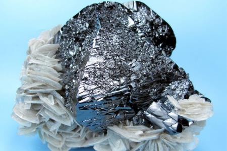 همه چیز درباره فلز قلع تاریخچه ویژگی‌ها استخراج ذوب قلع و اشکال آن